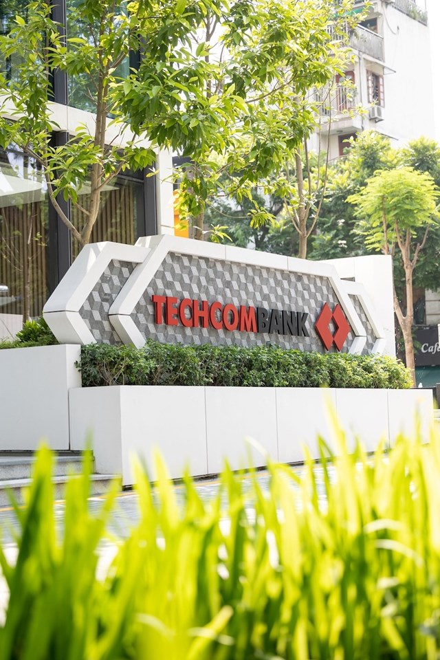 Techcombank ghi dấu nửa đầu năm ấn tượng với lợi nhuận tăng hơn 22%