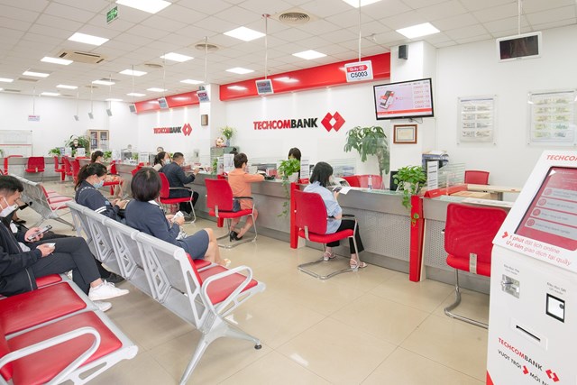 Techcombank ghi dấu nửa đầu năm ấn tượng với lợi nhuận tăng hơn 22% - Ảnh 1