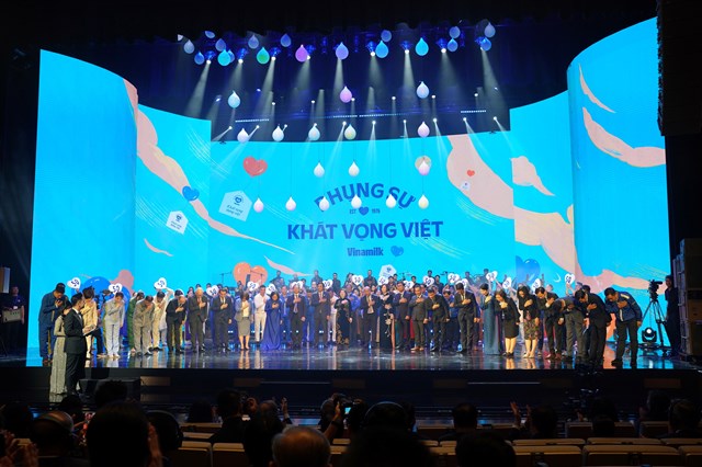 Tập thể l&atilde;nh đạo Vinamilk cam kết sẽ kh&ocirc;ng ngừng đổi mới, kh&ocirc;ng ngừng s&aacute;ng tạo, để mỗi thế hệ trẻ em Việt Nam được thụ hưởng nền dinh dưỡng tốt hơn thế hệ trước.