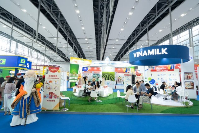 Từ đầu năm đến nay, Vinamilk tham dự hơn 9 hội chợ, triển l&atilde;m lớn tại c&aacute;c thị trường như Trung Quốc, Dubai, H&agrave;n Quốc&hellip; &nbsp;
