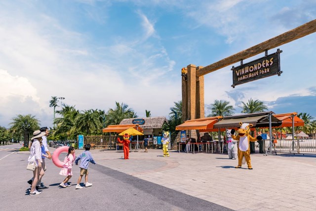 Đối diện San H&ocirc; l&agrave; &ldquo;thi&ecirc;n đường biển&rdquo; VinWonders Wave Park 18ha &nbsp;