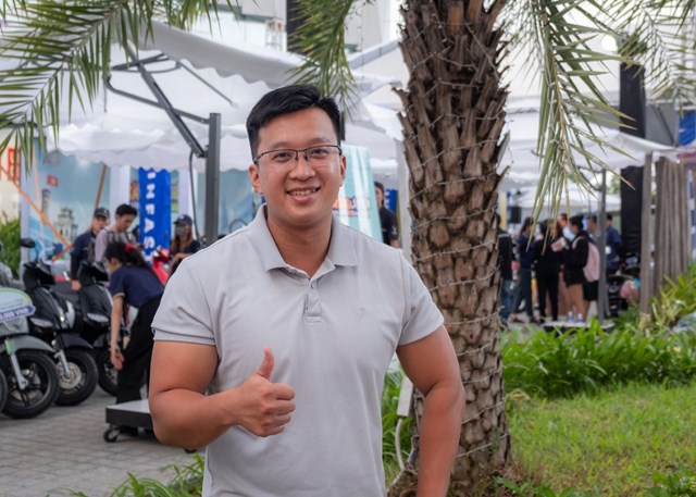 Vợ chồng anh Nguyễn Luận (TP.HCM) đ&atilde; quyết định c&ugrave;ng chuyển đổi xanh để tiết kiệm chi ph&iacute;. &nbsp;
