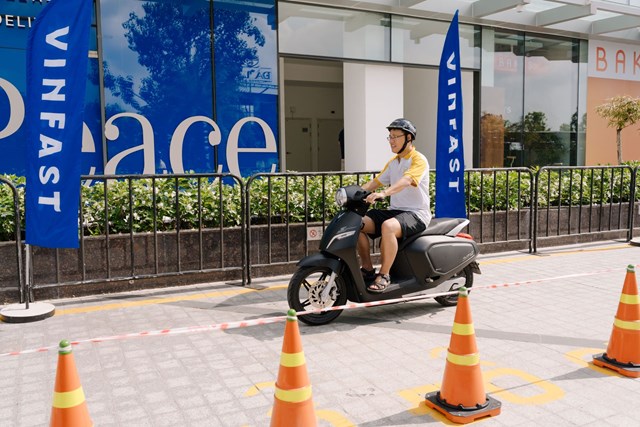 Nhiều kh&aacute;ch h&agrave;ng nhận định xe m&aacute;y điện VinFast c&oacute; khả năng vận h&agrave;nh &ecirc;m &aacute;i, chi ph&iacute; tiết kiệm v&agrave; gi&aacute; b&aacute;n hợp l&yacute;.&nbsp;
