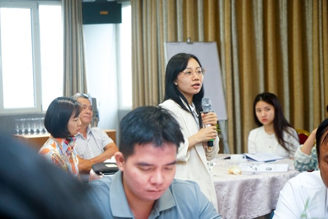 Đại diện lãnh đạo, quản lý doanh nghiệp tham gia chương trình tập huấn trao đổi cùng diễn giả tại buổi tập huấn