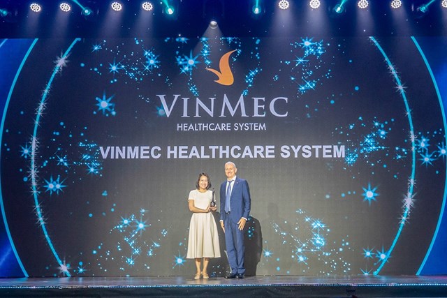 Đại diện Hệ thống Y tế Vinmec nhận giải thưởng Nơi l&agrave;m việc tốt nhất ch&acirc;u &Aacute; tại Lễ trao giải HR Asia Awards 2025&nbsp;