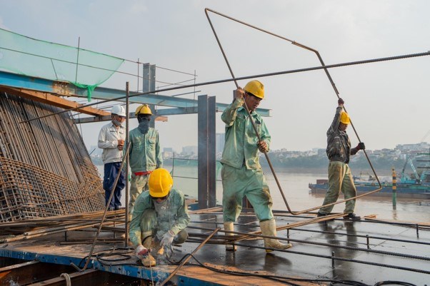 Việc tổ chức nhiều mũi thi c&ocirc;ng song song gi&uacute;p r&uacute;t ngắn thời gian thực hiện, đảm bảo c&aacute;c hạng mục ho&agrave;n th&agrave;nh đồng bộ.