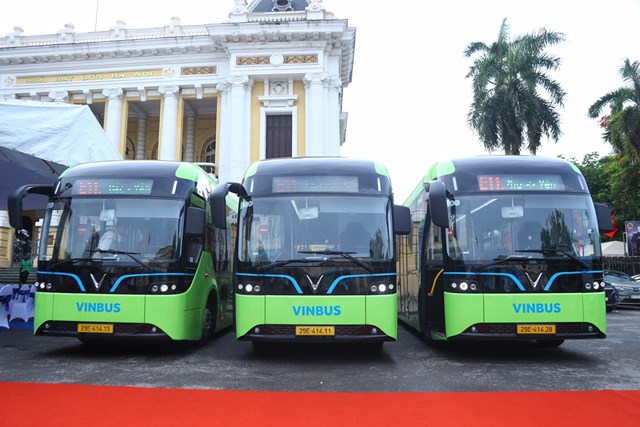 VinBus khai trương tuyến bu&#253;t điện miễn ph&#237; E11 - phục vụ người d&#226;n tham quan c&#225;c điểm du lịch nổi tiếng của Thủ Đ&#244; - Ảnh 2