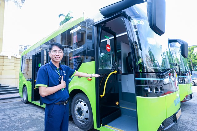 VinBus khai trương tuyến bu&#253;t điện miễn ph&#237; E11 - phục vụ người d&#226;n tham quan c&#225;c điểm du lịch nổi tiếng của Thủ Đ&#244; - Ảnh 3