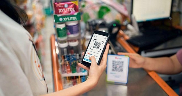 L&agrave;n s&oacute;ng thanh to&aacute;n số th&uacute;c đẩy ng&acirc;n h&agrave;ng t&aacute;i định h&igrave;nh m&ocirc; h&igrave;nh kinh doanh