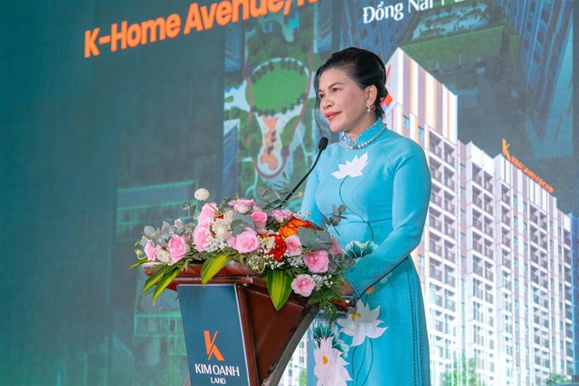Bà Đặng Thị Kim Oanh, Chủ tịch HĐQT, Tổng giám đốc Kim Oanh Group phát biểu tại Lễ động thổ 3 dự án K-Home Avenue, K-Home Midtown, K-Home Skyview.