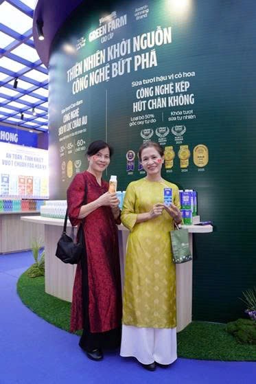 Kh&ocirc;ng gian triển l&atilde;m của Vinamilk c&ograve;n c&oacute; nhiều g&oacute;c check &ndash; in cho kh&aacute;ch tham quan (Ảnh: Vi Nam)