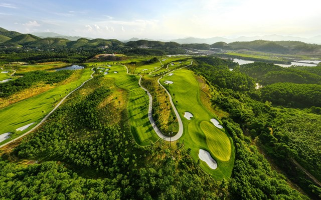 Văn Lang Empire T&amp;T Golf Club l&agrave; s&acirc;n golf 5 sao chất lượng cao. &nbsp;