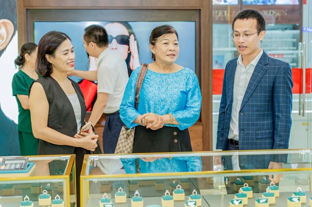 Kim cương nu&ocirc;i cấy l&agrave; sản phẩm được Lab Diamond Việt Nam nhập khẩu, ph&acirc;n phối tới người ti&ecirc;u d&ugrave;ng Việt.