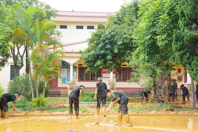 Sư đo&#224;n 346, Qu&#226;n khu 1 huy động hơn 250 c&#225;n bộ, chiến sĩ tham gia khắc phục hậu quả mưa lũ. - Ảnh 4