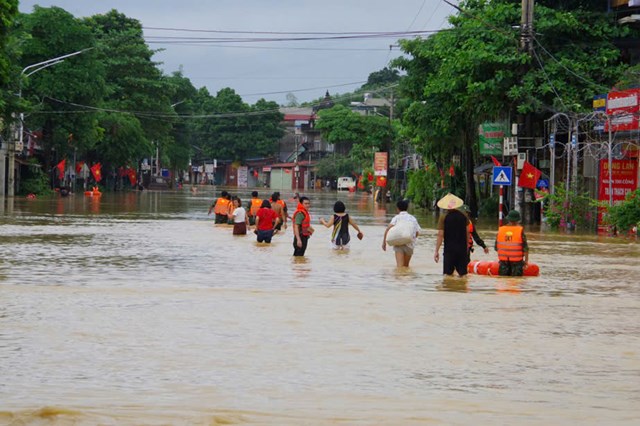 Sư đo&#224;n 346, Qu&#226;n khu 1 huy động hơn 250 c&#225;n bộ, chiến sĩ tham gia khắc phục hậu quả mưa lũ. - Ảnh 7