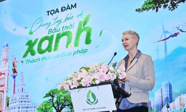 B&agrave; Hilde Solbakken, Đại sứ Na Uy tại Việt Nam cho rằng cần n&acirc;ng cao nhận thức cộng đồng hơn nữa trong chiến dịch gi&agrave;nh lại bầu trời.