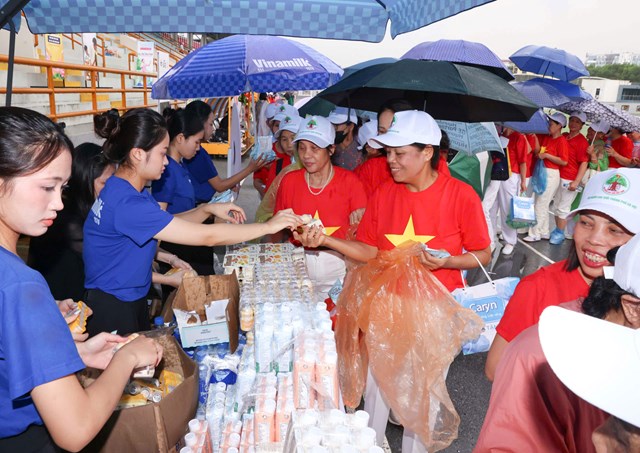 Hơn 2.000 người cao tuổi đồng diễn dân vũ chủ động sống khỏe, rực rỡ tuổi hoàng kim - Ảnh 22
