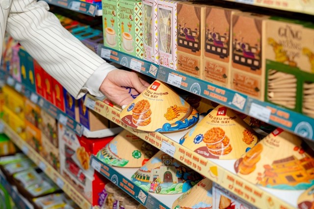 Từ cuối th&aacute;ng 8 v&agrave; trong th&aacute;ng 9, 7 cửa h&agrave;ng FamilyMart đ&atilde; đi v&agrave;o phục vụ người d&acirc;n H&agrave; Nội. Trong h&agrave;nh tr&igrave;nh Bắc tiến, thương hiệu đặt mục ti&ecirc;u sẽ ph&aacute;t triển 20 cửa h&agrave;ng tại Thủ đ&ocirc; trong năm 2026 v&agrave; sẽ ph&aacute;t triển th&ecirc;m 300 cửa h&agrave;ng trong 5 năm tới, hướng tới mạng lưới 1.000 cửa h&agrave;ng tr&ecirc;n to&agrave;n Việt Nam. &nbsp;