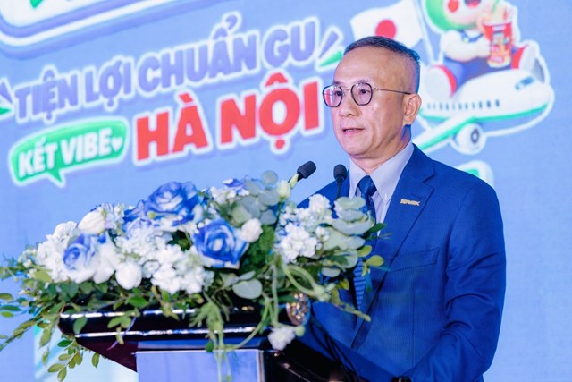 &Ocirc;ng Trần Xu&acirc;n Quảng - Chủ tịch HĐQT ROX Group tại sự kiện khai trương FamilyMart. Với vai tr&ograve; cổ đ&ocirc;ng chiến lược, ROX Group định hướng đưa FamilyMart trở th&agrave;nh một mảnh gh&eacute;p tiện &iacute;ch trong c&aacute;c m&ocirc; h&igrave;nh đ&ocirc; thị All-in-One m&agrave; Tập đo&agrave;n ph&aacute;t triển tại c&aacute;c thị trường quốc tế. &nbsp;
