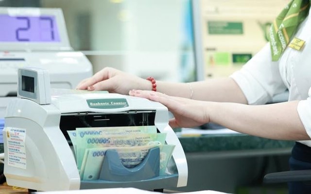 T&iacute;n dụng tăng tốc, ng&acirc;n h&agrave;ng t&aacute;i khởi động cuộc đua h&uacute;t vốn