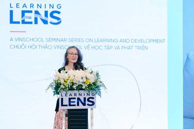 Theo Jocelyn Brewer, với trẻ nhỏ, cha mẹ cần tập trung x&acirc;y dựng những th&oacute;i quen sử dụng c&ocirc;ng nghệ l&agrave;nh mạnh, thay v&igrave; chỉ đặt ra c&aacute;c giới hạn về thời gian sử dụng thiết bị.