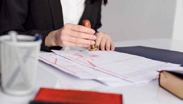 V&igrave; sao Ch&iacute;nh phủ y&ecirc;u cầu bắt buộc c&ocirc;ng chứng giao dịch đất đai?(Ảnh minh hoạ)