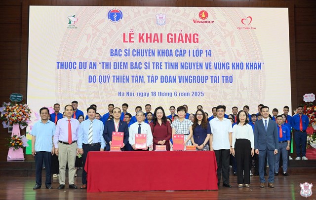 Khai giảng lớp 14-50 b&aacute;c sỹ miền Bắc + Trung