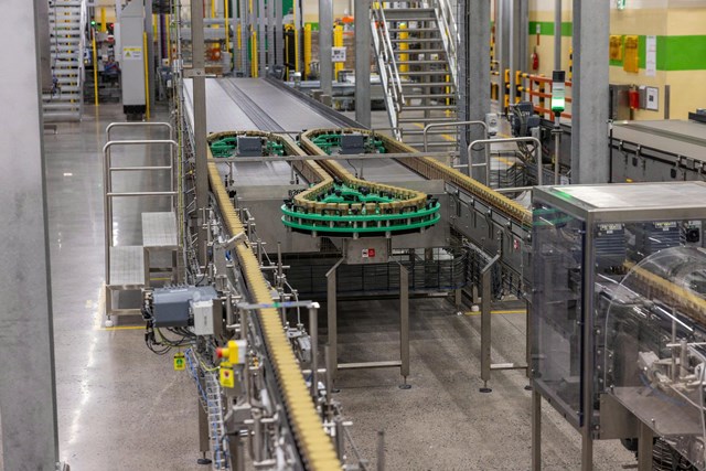 Gi&aacute; trị hạt c&agrave; ph&ecirc; được gia tăng th&ocirc;ng qua hoạt động chế biến s&acirc;u, sản xuất, bao b&igrave;, logistics, gi&uacute;p giữ lại nhiều gi&aacute; trị tại Việt Nam (1)