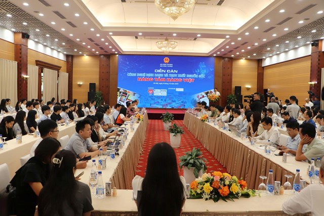 Toàn cảnh Diễn đàn “Công nghệ Định danh và Truy xuất Nguồn gốc – Nâng tầm Hàng Việt”.