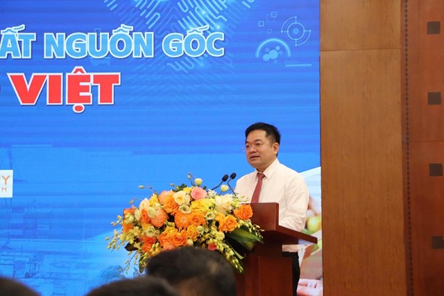 &Ocirc;ng Nguyễn Văn Minh - Tổng Bi&ecirc;n tập B&aacute;o C&ocirc;ng Thương ph&aacute;t biểu khai mạc diễn đ&agrave;n