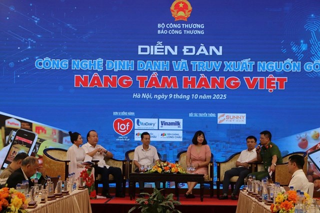 Buổi toạ đ&agrave;m tại Diễn đ&agrave;n &ldquo;C&ocirc;ng nghệ định danh v&agrave; truy xuất nguồn gốc &ndash; N&acirc;ng tầm h&agrave;ng Việt&rdquo;