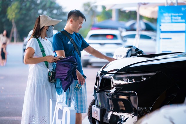 Người mua &ocirc; t&ocirc; điện VinFast đang được hưởng nhiều ưu đ&atilde;i. &nbsp;