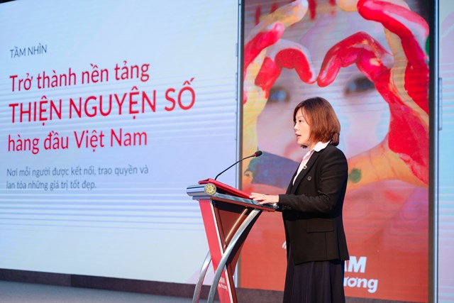 Bà Nguyễn Vân Linh – Phó Chủ tịch Ban sáng lập, Phó Chủ tịch Hội đồng Quản lý Quỹ Chạm Yêu Thương