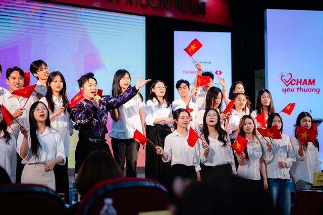 Quỹ từ thiện Chạm Yêu Thương chính thức ra mắt: Khi yêu thương được chạm - hạnh phúc được gieo mầm - Ảnh 1