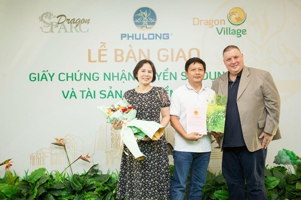 Trao sổ hồng cho cư d&#226;n Dragon Village v&#224; Dragon Parc, Ph&#250; Long khẳng định uy t&#237;n Nh&#224; ph&#225;t triển đ&#244; thị bền vững - Ảnh 7