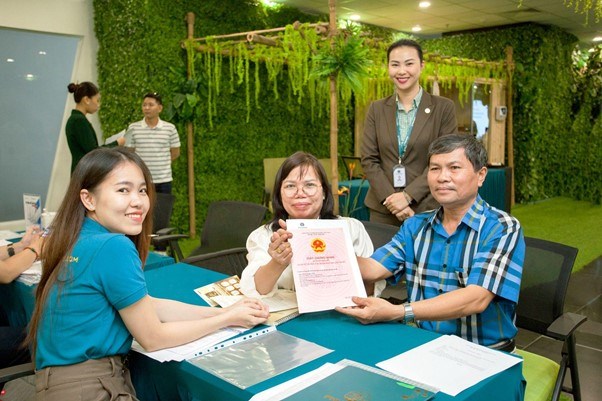 Trao sổ hồng cho cư d&#226;n Dragon Village v&#224; Dragon Parc, Ph&#250; Long khẳng định uy t&#237;n Nh&#224; ph&#225;t triển đ&#244; thị bền vững - Ảnh 8