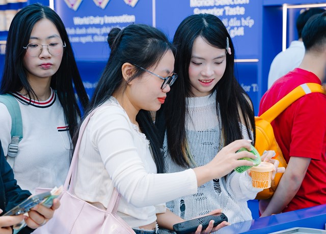Các sản phẩm mới của Vinamilk tạo ra xu hướng mới, thu hút người tiêu dùng trải nghiệm. Ảnh: Vi Nam  