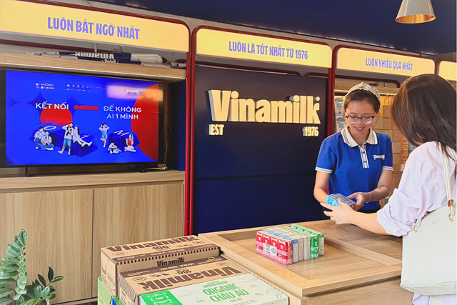 Các nền tảng trực tuyến của Vinamilk trở thành một trong những điểm chạm giúp thông điệp của chiến dịch “Không một mình” tiếp cận cộng đồng (Ảnh: Minh Anh).