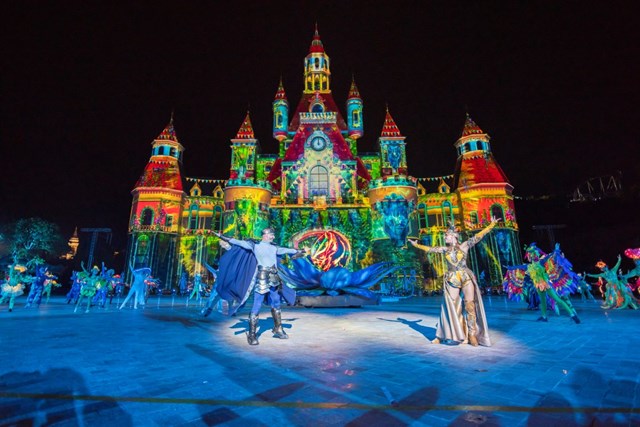 C&aacute;c show diễn thực cảnh do Vingroup đầu tư kh&ocirc;ng chỉ thể hiện sự đột ph&aacute; s&aacute;ng tạo trong nghệ thuật m&agrave; c&ograve;n tạo cơ hội cho c&aacute;c nghệ sĩ ph&aacute;t triển, cống hiến v&agrave; sống bằng nghề &nbsp;