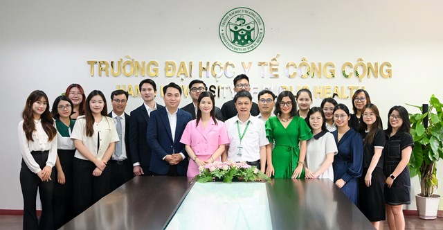 Từ sự kiện kết nối InnovaConnect năm 2024, Trường Đại học Y tế C&ocirc;ng cộng v&agrave; Quỹ VinFuture đ&atilde; tiến tới triển khai dự &aacute;n x&acirc;y dựng chương tr&igrave;nh ph&ograve;ng chống thuốc l&aacute; điện tử trong học đường kể từ năm 2025. Ảnh: VFP. &nbsp;