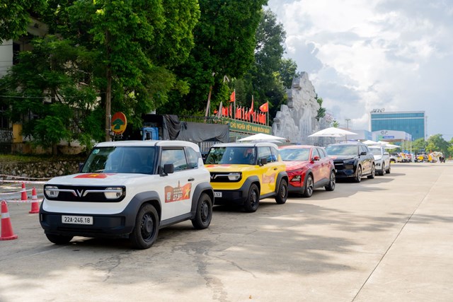 Người trẻ dễ d&#224;ng “chạm tay v&#224;o &#244; t&#244;” với xe quốc d&#226;n VinFast VF 3  - Ảnh 1