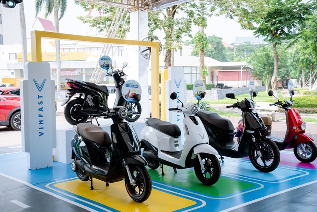 Chủ xe m&#225;y điện VinFast: “Sạc xe tiện như sạc điện thoại, tiết kiệm v&#244; đối” - Ảnh 1