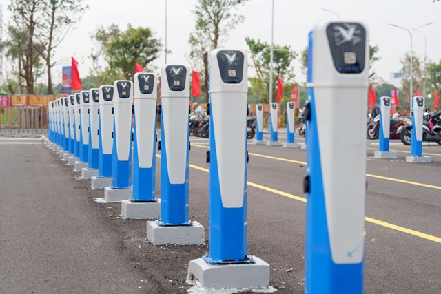 Chủ xe m&#225;y điện VinFast: “Sạc xe tiện như sạc điện thoại, tiết kiệm v&#244; đối” - Ảnh 2