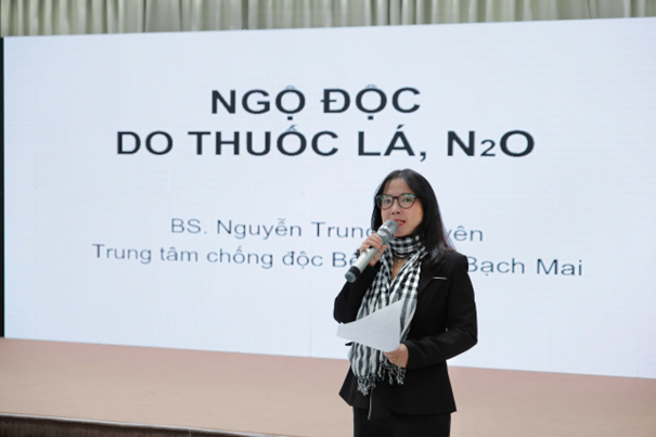 C&aacute;c chuy&ecirc;n gia tr&igrave;nh b&agrave;i b&agrave;i tham luận tại hội thảo. &nbsp;