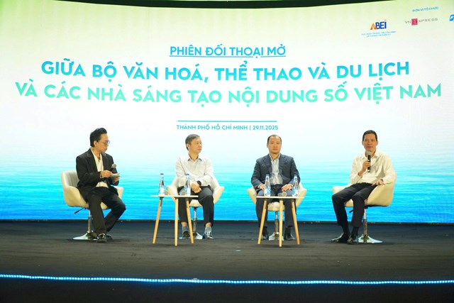 Các đại biểu toạ đàm tại sự kiện Vinamilk tại Vietnam iContent 2025