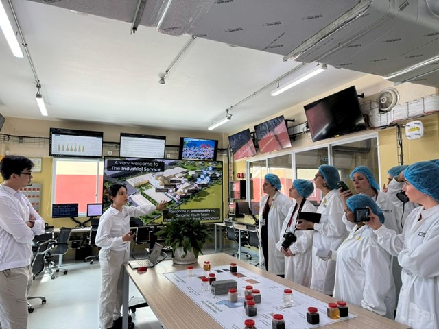 Đoàn tìm hiểu về mô hình kinh tế tuần hoàn “từ hạt cà phê đến viên gạch không nung” tại nhà máy Nestlé Trị An, tỉnh Đồng Nai