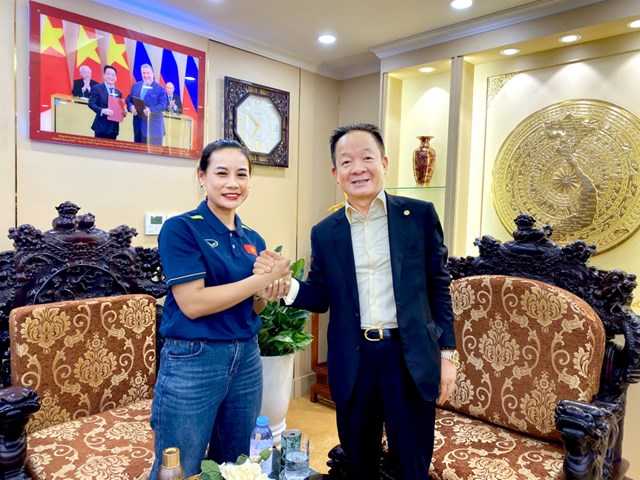 Buổi gặp ấn tượng với Bầu Hiển vào tháng 7/2024 đã khiến Văn Thị Thanh đồng ý làm HLV CLB nữ Thái Nguyên T&T.