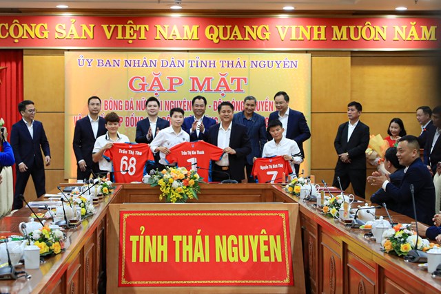 CLB nữ Thái Nguyên T&T tiên phong trong việc chuyển nhượng cầu thủ bóng đá nữ Việt Nam.