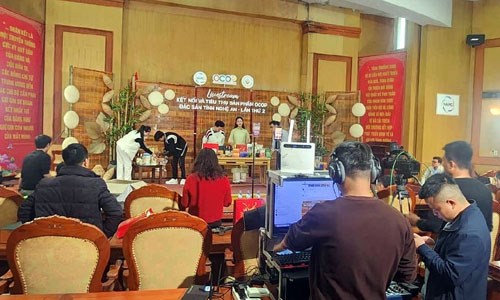 Tổ chức Livestream bán các sản phẩm OCOP đặc trưng