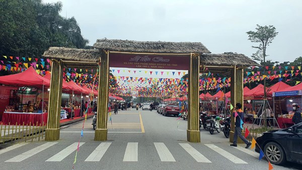  Lễ hội lần này có hơn 100 gian hàng trưng bày, giới thiệu các sản phẩm OCOP, sản phẩm công nghiệp nông thôn tiêu biểu của Hà Tĩnh.